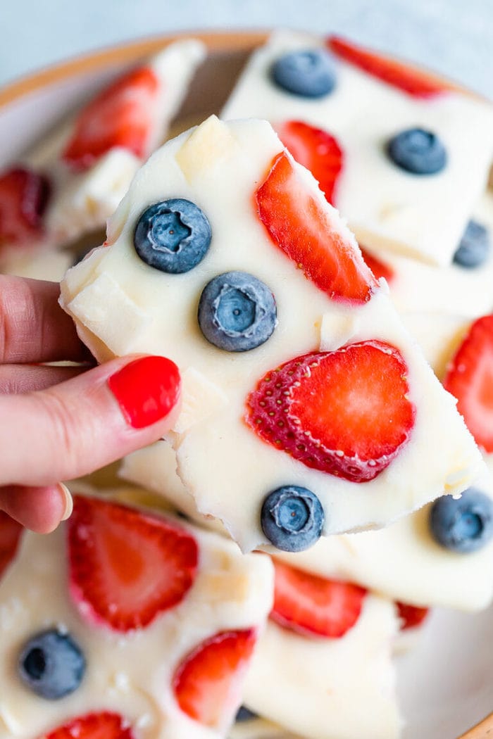 Frozen Yogurt Bark with Berries healthy deserts